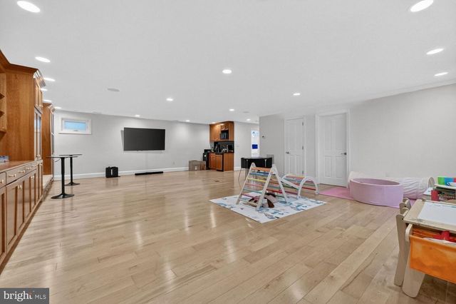 1205 SUFFIELD DR, Mclean, VA 22101