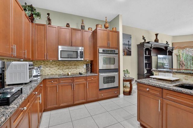 6039 Walnut Hill Drive, Lake Worth, FL 33467