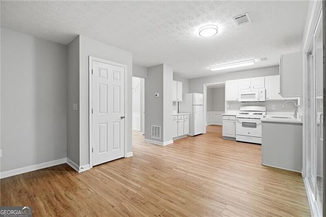 1255 Winthrope Chase Drive, Alpharetta, GA 30009