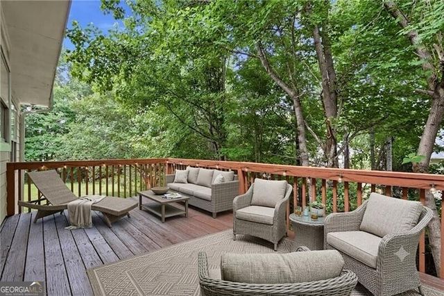1255 Winthrope Chase Drive, Alpharetta, GA 30009
