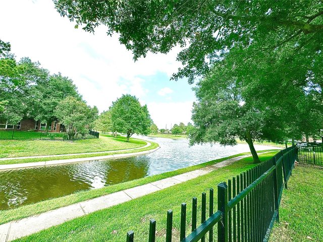 10214 E Summit Canyon Drive, Houston, TX 77095