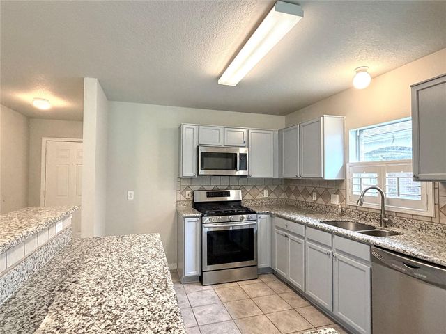 10214 E Summit Canyon Drive, Houston, TX 77095