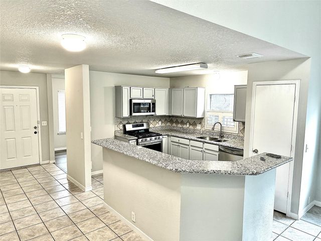 10214 E Summit Canyon Drive, Houston, TX 77095
