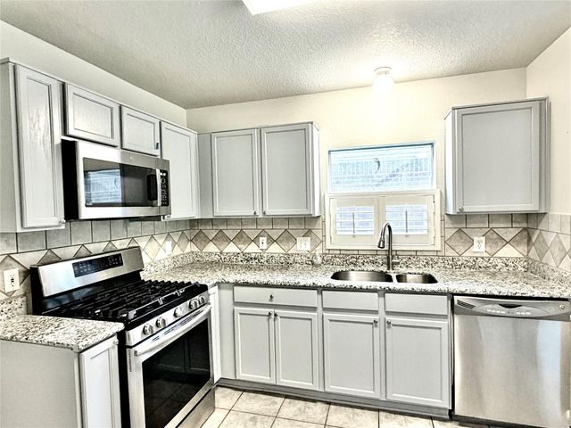 10214 E Summit Canyon Drive, Houston, TX 77095