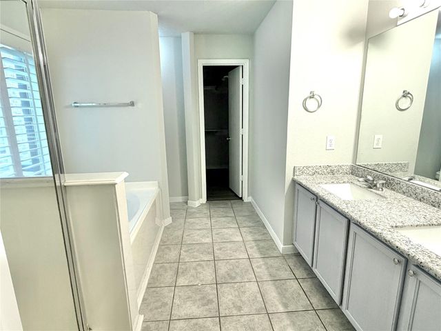 10214 E Summit Canyon Drive, Houston, TX 77095