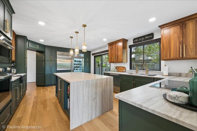 897 Longmeadow Court 1044, Lake Barrington, IL 60010