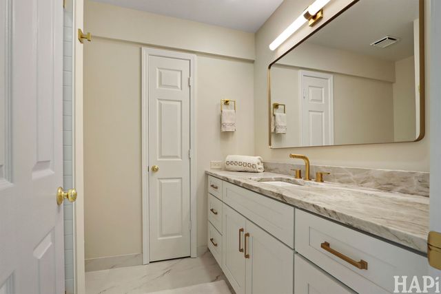 897 Longmeadow Court 1044, Lake Barrington, IL 60010