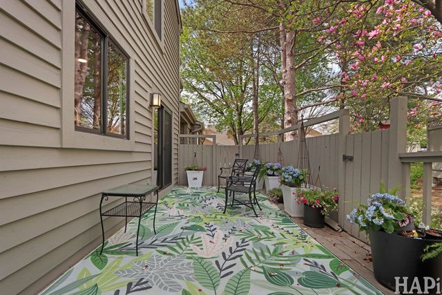 897 Longmeadow Court 1044, Lake Barrington, IL 60010