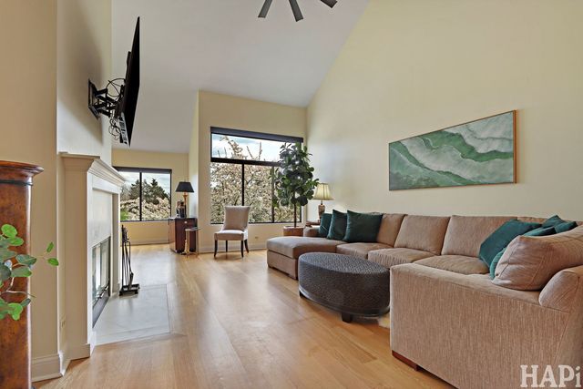 897 Longmeadow Court 1044, Lake Barrington, IL 60010