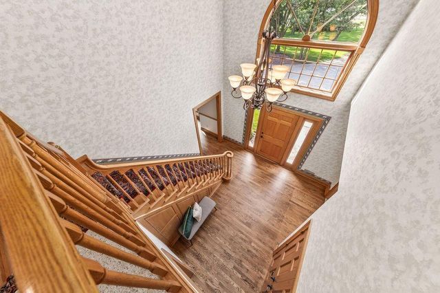 16570 W North AVENUE, Brookfield, WI 53005