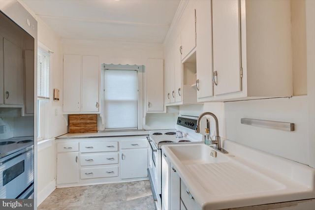 2370 WHITEHORSE MERCERVILLE RD, Trenton, NJ 08619