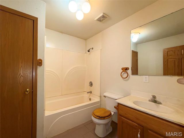 1195 Ridge Top Drive, Farmington, MO 63640