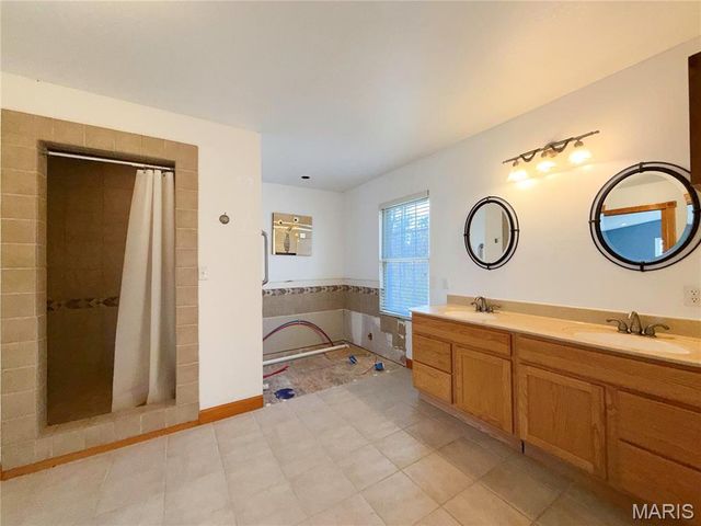 1195 Ridge Top Drive, Farmington, MO 63640