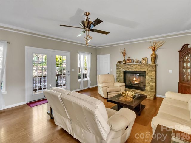 237 Midway Crossing, Clyde, NC 28721