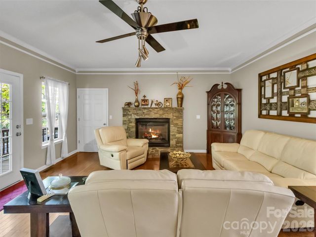 237 Midway Crossing, Clyde, NC 28721