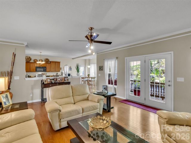 237 Midway Crossing, Clyde, NC 28721