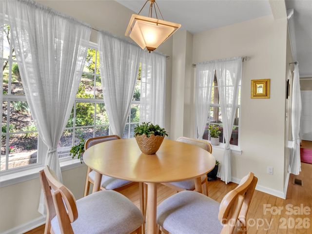 237 Midway Crossing, Clyde, NC 28721
