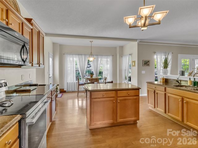 237 Midway Crossing, Clyde, NC 28721