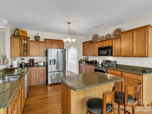 237 Midway Crossing, Clyde, NC 28721