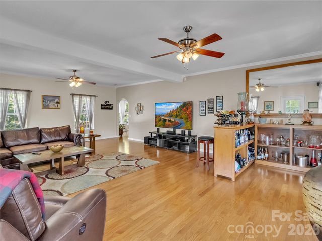 237 Midway Crossing, Clyde, NC 28721