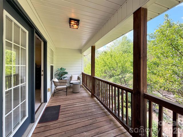 237 Midway Crossing, Clyde, NC 28721
