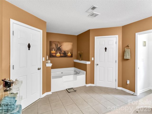 237 Midway Crossing, Clyde, NC 28721