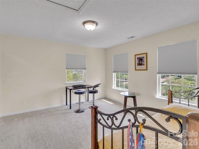 237 Midway Crossing, Clyde, NC 28721