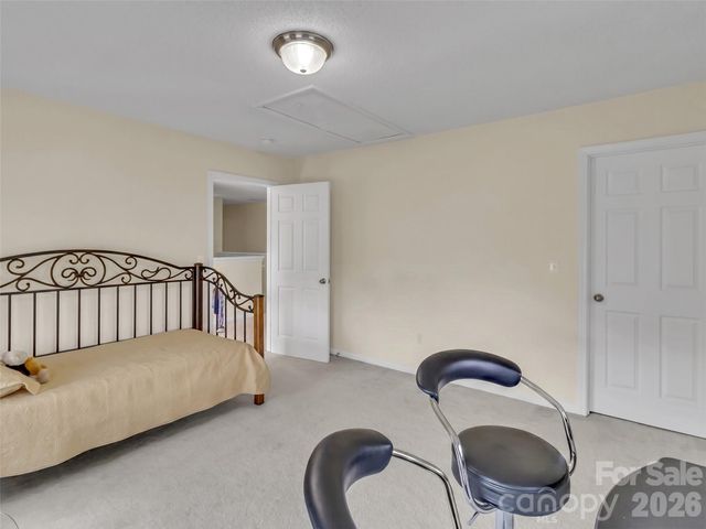 237 Midway Crossing, Clyde, NC 28721