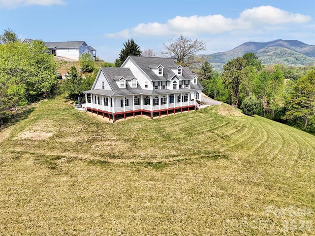 237 Midway Crossing, Clyde, NC 28721