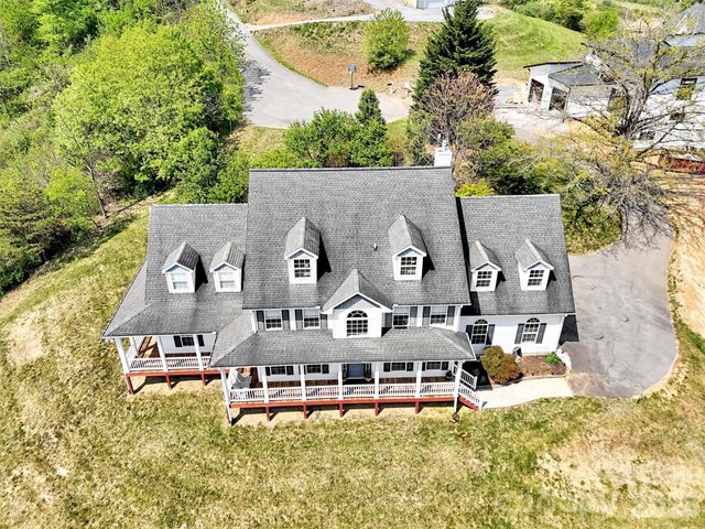 237 Midway Crossing, Clyde, NC 28721