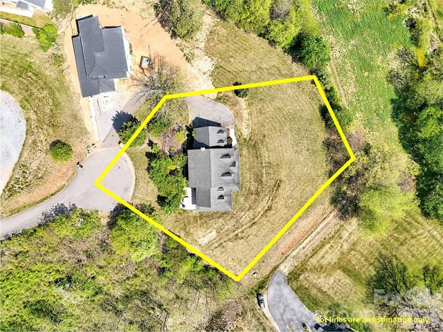 237 Midway Crossing, Clyde, NC 28721