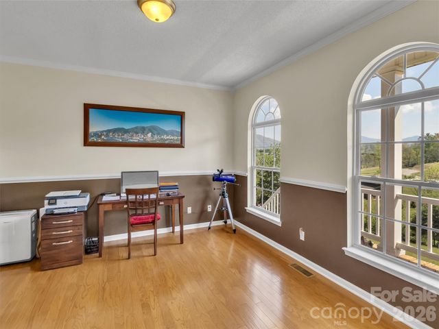 237 Midway Crossing, Clyde, NC 28721