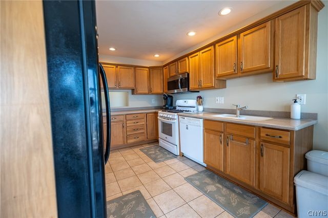 8852 Beach Road, Cicero, NY 13029