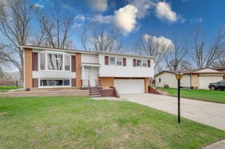2712 Mohawk Avenue, Woodridge, IL 60517