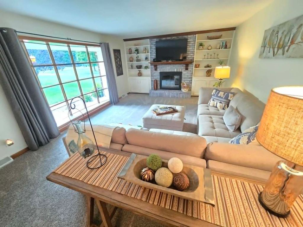 Image 13 of property listing at 15680 N Cooks Drive, Mt Vernon, IL 62864