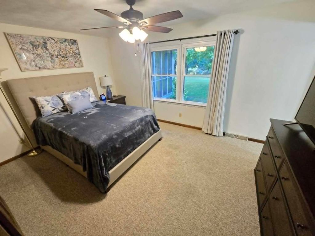Image 22 of property listing at 15680 N Cooks Drive, Mt Vernon, IL 62864
