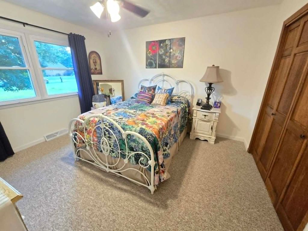 Image 26 of property listing at 15680 N Cooks Drive, Mt Vernon, IL 62864