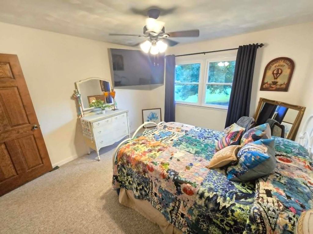 Image 27 of property listing at 15680 N Cooks Drive, Mt Vernon, IL 62864