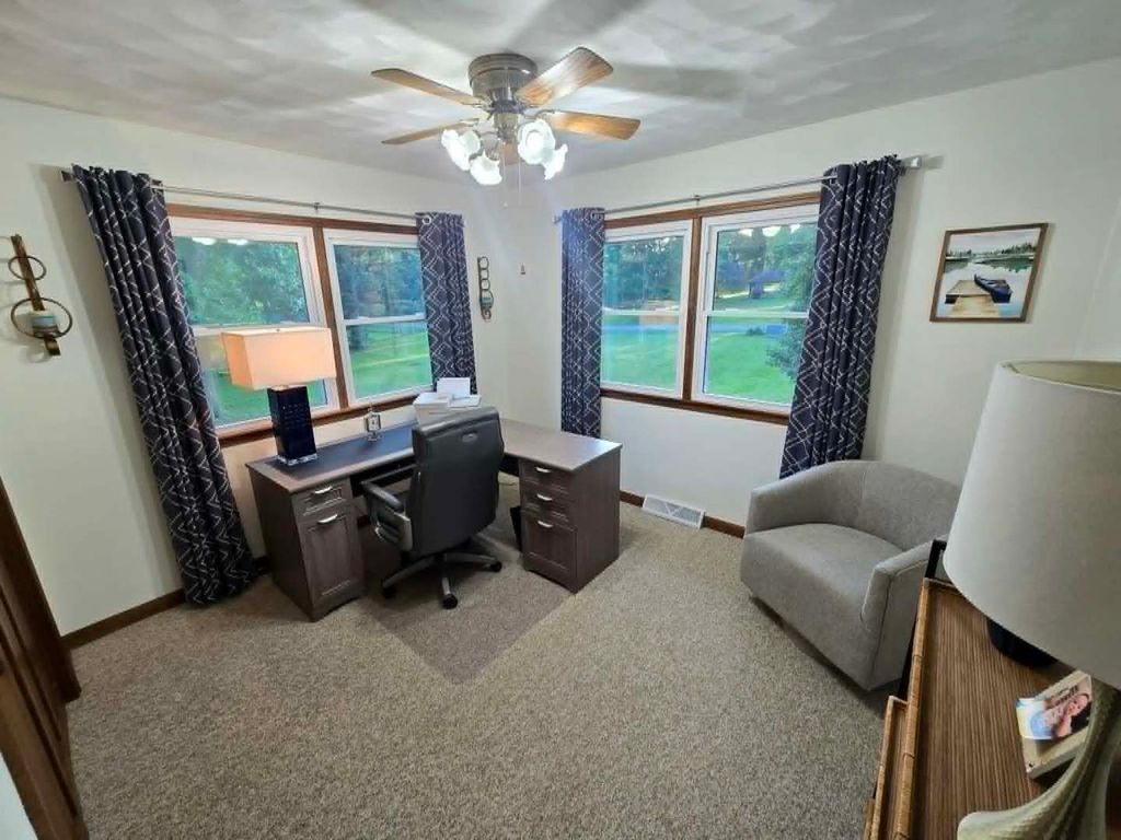 Image 28 of property listing at 15680 N Cooks Drive, Mt Vernon, IL 62864