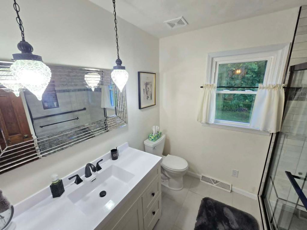 Image 30 of property listing at 15680 N Cooks Drive, Mt Vernon, IL 62864
