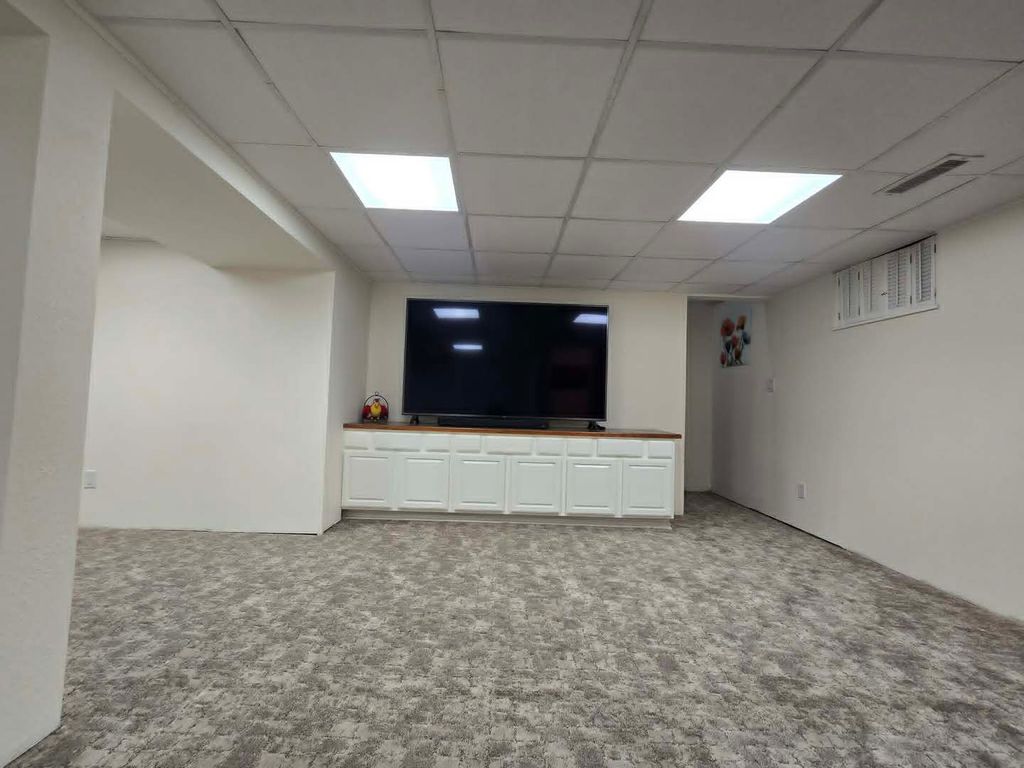 Image 35 of property listing at 15680 N Cooks Drive, Mt Vernon, IL 62864