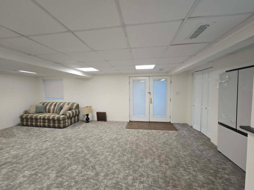 Image 37 of property listing at 15680 N Cooks Drive, Mt Vernon, IL 62864