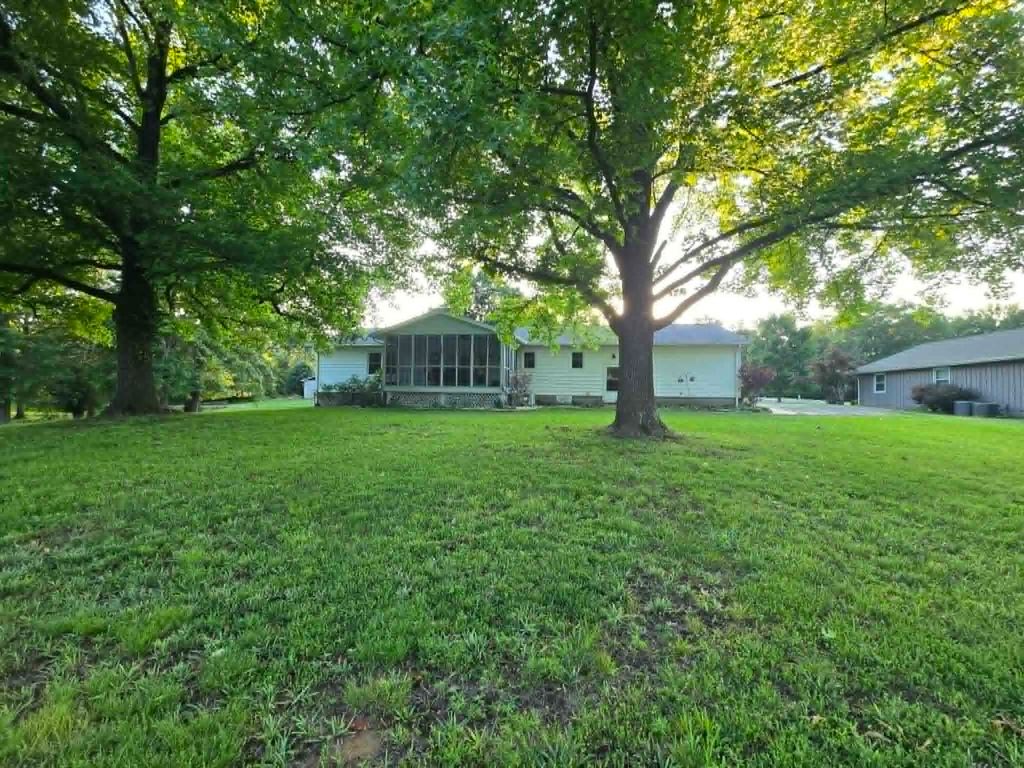 Image 41 of property listing at 15680 N Cooks Drive, Mt Vernon, IL 62864
