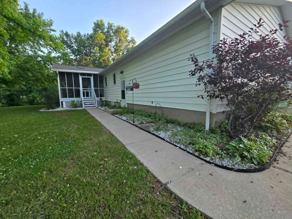 Image 46 of property listing at 15680 N Cooks Drive, Mt Vernon, IL 62864