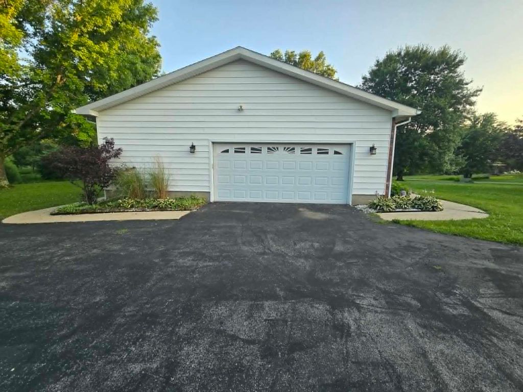 Image 47 of property listing at 15680 N Cooks Drive, Mt Vernon, IL 62864