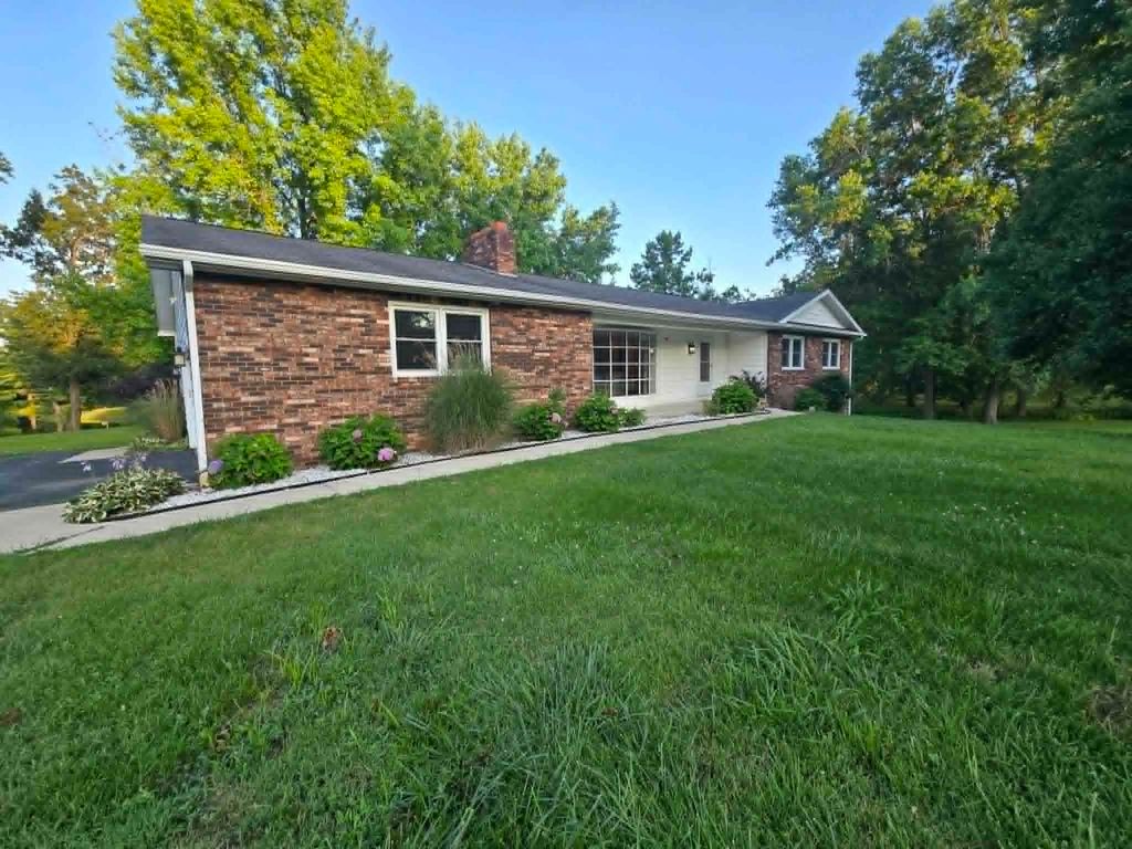 Image 48 of property listing at 15680 N Cooks Drive, Mt Vernon, IL 62864