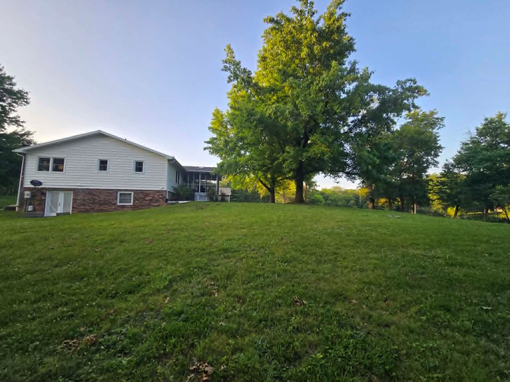 Image 49 of property listing at 15680 N Cooks Drive, Mt Vernon, IL 62864