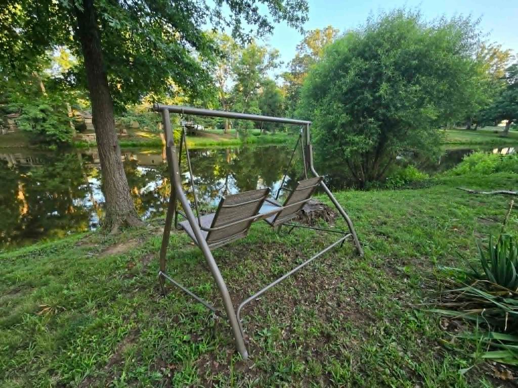 Image 6 of property listing at 15680 N Cooks Drive, Mt Vernon, IL 62864