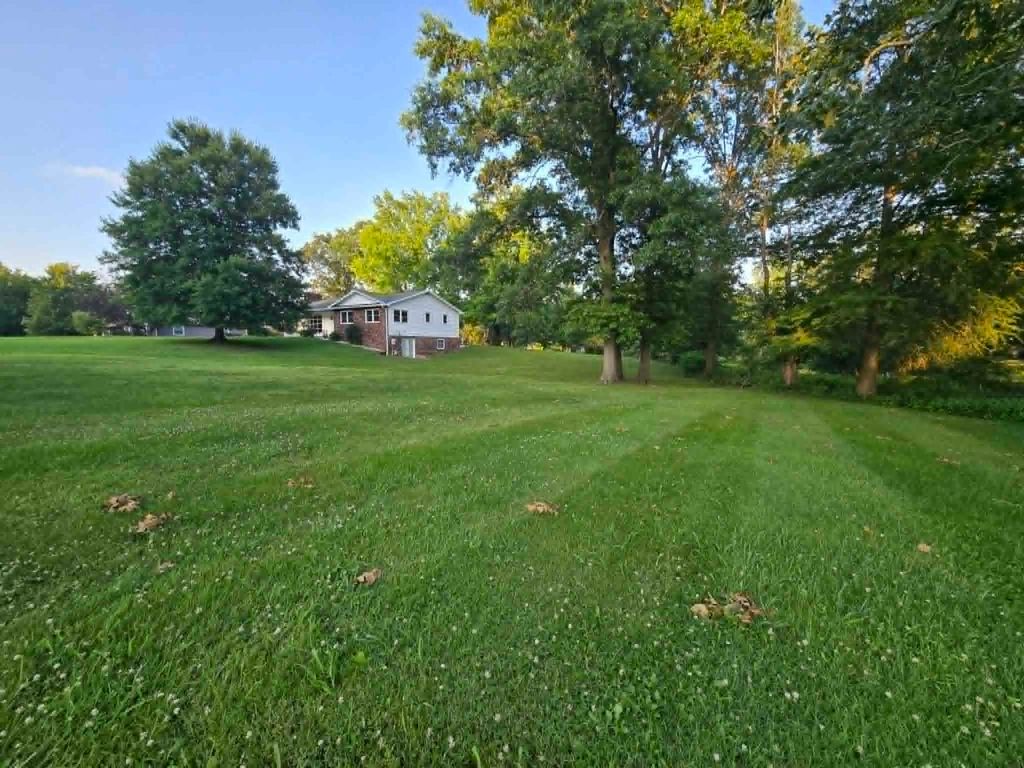 Image 52 of property listing at 15680 N Cooks Drive, Mt Vernon, IL 62864