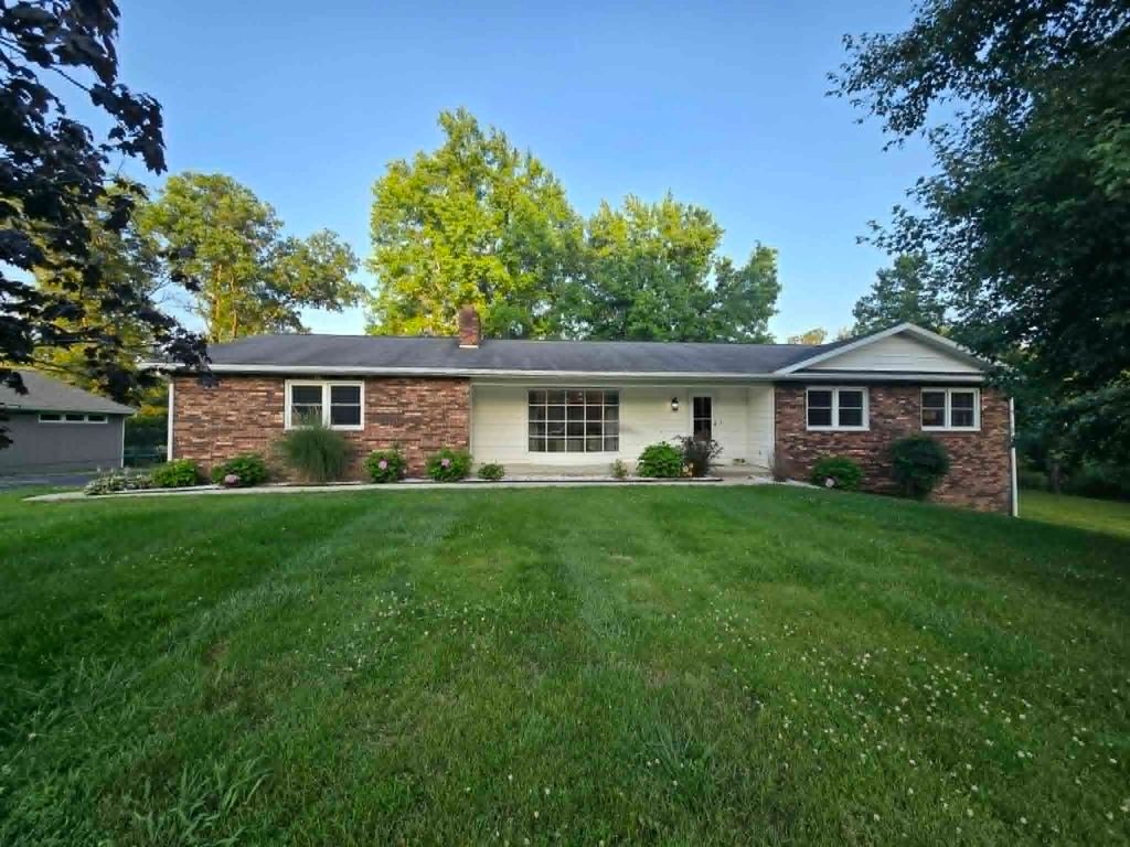 Image 53 of property listing at 15680 N Cooks Drive, Mt Vernon, IL 62864